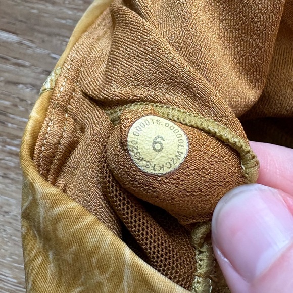 Lululemon Energy Bra Long Line Ice Dye, B-D Cups in Ice Wash Spiced Bronze - Picture 3 of 7